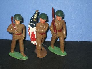 1950s Metal Barclay.  Wwii Us Army: Flag Bearer & Two Soldiers Marching C - 7 Sc