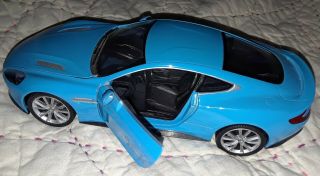 1/24 Scale Aston Martin Vanquish Diecast Model Sports Car - Welly 24046 Blue 2