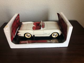 Mira Golden Line 1:18 1953 Chevrolet Corvette Convertible White W/ Red Interior