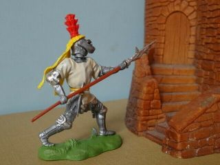 BRITAINS SWOPPET KNIGHTS,  MAN AT ARMS WITH PIKE,  Toy Soldiers,  COMPLETE,  N. 2