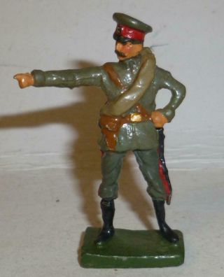 Unidentified White Metal Model Of A Russian Ww1 Army Officer Pointing - 54mm.