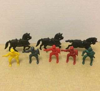 8 Vintage 1960s Lido Toys 54mm Plastic Knights Toy Soldiers 5 Knight & 3 Horses