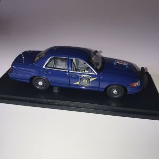 1/43 FIRST RESPONSE Michigan STATE POLICE 2007 FORD CROWN VICTORIA 3
