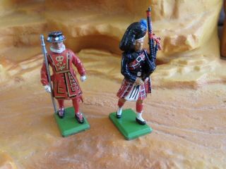 Britains Metal Scots Piper And Tower Of London Beefeater In