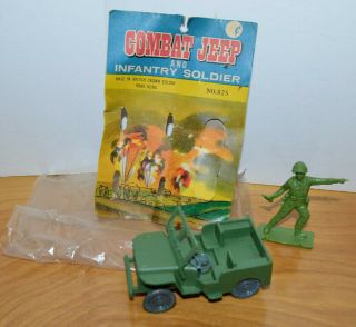 Vintage Green Plastic Army Man & Jeep Toy Soldier Dime Store Rack Toy