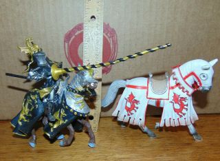 Plastoy Knight And Horse In Armor And Schleich Medieval Knight Jousting Horse