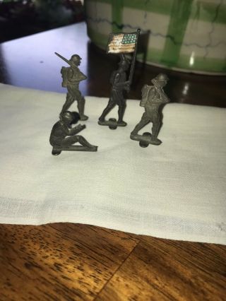 Vintage Metal Military Soldiers Made In Usa Old 1.  5 - 2 " American Flag Artillery