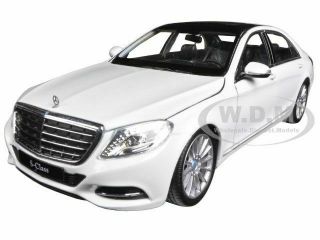 Box Dented Mercedes Benz S Class White 1/24 - 1/27 Diecast Model By Welly 24051