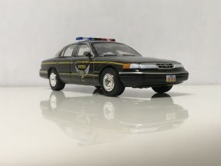 1995 95 Ford Crown Victoria Police Collectible 1/64 Scale Diecast Diorama Model