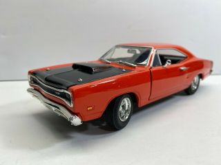 Motor Max 2006 1:24 Scale 1969 Dodge Coronet Bee Loose Diecast Nores