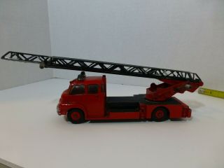 Vintage Diecast Dinky Toys England Fire Engine Truck W/ Ladder 956 No Box