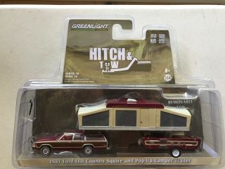 Greenlight Hitch & Tow 1981 Ford Ltd Country Squire Station Wagon Pop - Up Camper