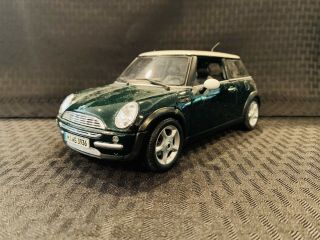 2005 Mini Cooper Green Diecast 1:18 1/18 Scale Special Edition Maisto Model Car