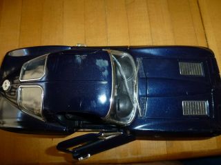 Ertl 1963 Chevrolet Corvette Sting Ray 1/18