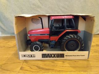 Case International 5130 Maxxum Toy Tractor 1/16th Scale