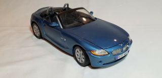 Motormax 1/18 Scale Model Car 73144 - Bmw Z4 E89 3.  0 Roadster - Blue