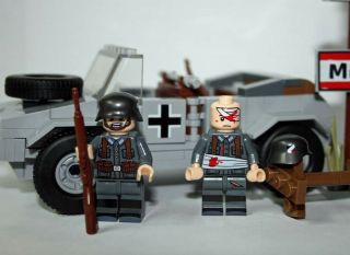 Kübelwagen German Ww2 Army Set With 2 Minifigures And Weapons.  Wounded Soldier