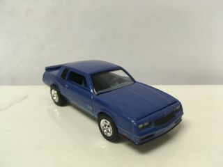 1984 84 Chevy Monte Carlo Ss Collectible 1/64 Scale Diecast Diorama Model