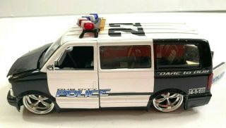 Jada Chevrolet 2001 Police Astro Van Dub City 22 " Dare To Dub " 1.  24 Scale Euc