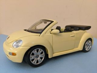1/25 Maisto Diecast Volkswagen Vw Beetle Cabrio Convertible Yellow