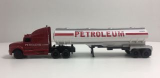 Maisto Petroleum Tanker Trailer Plastic & Diecast Semi Truck