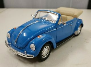 Welly Volkswagen Beetle Convertible 1/24 Scale Diecast Car Blue 22091