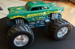 Hot Wheels Avenger Monster Jam 1:24 Scale 2004 Mattel