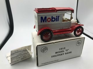 Ertl Ford 1913 Model T Truck Bank Mobil 1/25 Scale