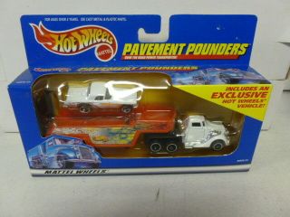 Hot Wheels Pavement Pounders W/white Ford Thunderbird