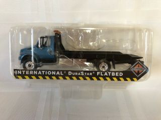1/64 Greenlight H D Trucks International Durastar Flatbed Blue 2014 42515 14562w