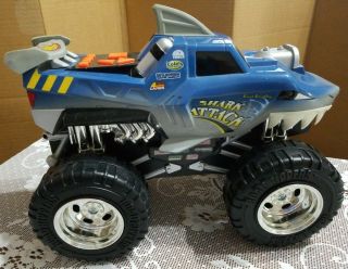 13 " Road Rippers Shark Attack Motorized Monster Truck W/ Lights Sound Fx & Music