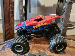 Mattel Hot Wheels 2014 Monster Jam 1:24 Scale Off - Road Spider - Man Die - Cast Truck