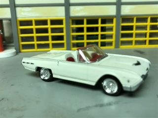 1/64 1962 Ford Thunderbird Sports Roadster/white/red Int/390 V8 Alloy Wheels