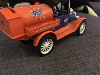 Ertl 1918 Ford Model T Runabout 1:24 Scale.  Gulf Gasoline Delivery