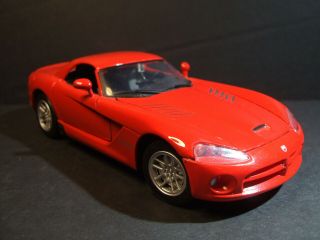 2003 Dodge Viper V10 Red 1/24 Light Play Wear & Motor Max