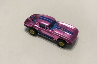 Hot Wheels Cal Customs ‘63 Corvette Split Window Pink Chrome Rubber Tires