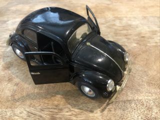 1973 Volkswagen Beetle Black 1:24 Diecast Model Car