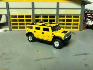 1/64 Johnny Lightning Hummer H2 4x4/yellow /black Int/alloy Wheels/rubber Tires