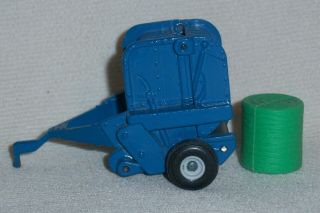 1/64 Ford Round Baler With Bale Farm Toy Equipment Diecast