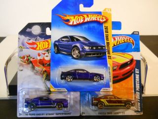 Hot Wheels - 1/64 - (3) Ford - " 2010 Mustang Gt 