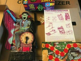 Vintage Board Game I Vant To Bite Your Finger Hasbro COMPLETE Dracula Halloween 3