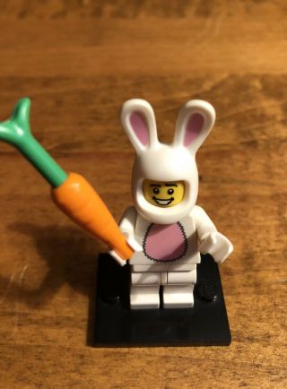 Lego Minifigure Minifig Rare Series 7 Bunny Suit Guy Carrot Black Stand Sp