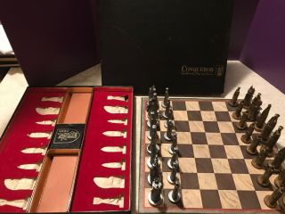 Vtg 1962 Peter Ganine Conqueror Chess Set Gold & Silver Figures & Molded Castle