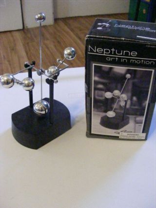 Neptune Art In Motion Magnetic Desk Toy