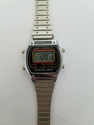 Rare Vintage 1980s Q&q Lcd Digital Chronograph Alarm Watch