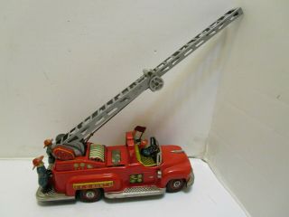 VINTAGE JAPAN T.  N.  NOMURA TIN BATTERY OPERATED FIRE TRUCK 2