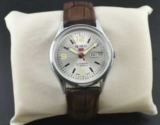 VINTAGE SEIKO 5 AUTOMATIC SILVER DIAL JAPAN MADE MEN ' S WRIST WATCH 2