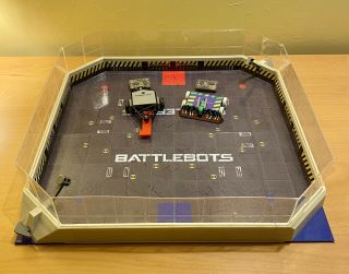 Hexbug Battlebots Arena With 2 Bots And Remotes