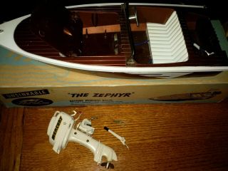Vintage 1950s The Fleetline " The Zephyr " Plastic Toy Model Boat Kit With Motor
