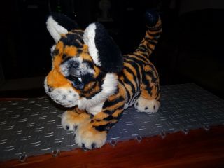 furReal Roarin ' Tyler,  the Playful Tiger 3